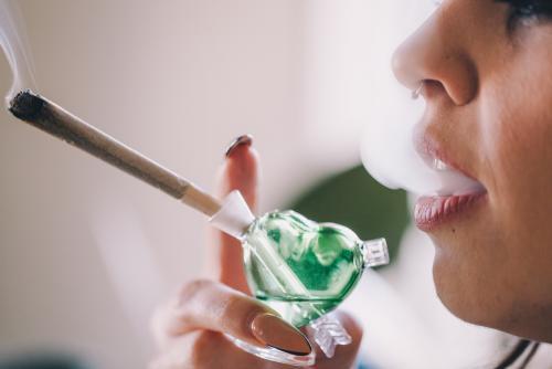 Research Says Females Who Smoke Cannabis Have Higher IQ’s